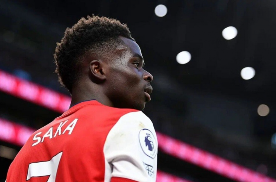Lenda do Arsenal Pires acredita que Doku do Manchester City é melhor que Saka